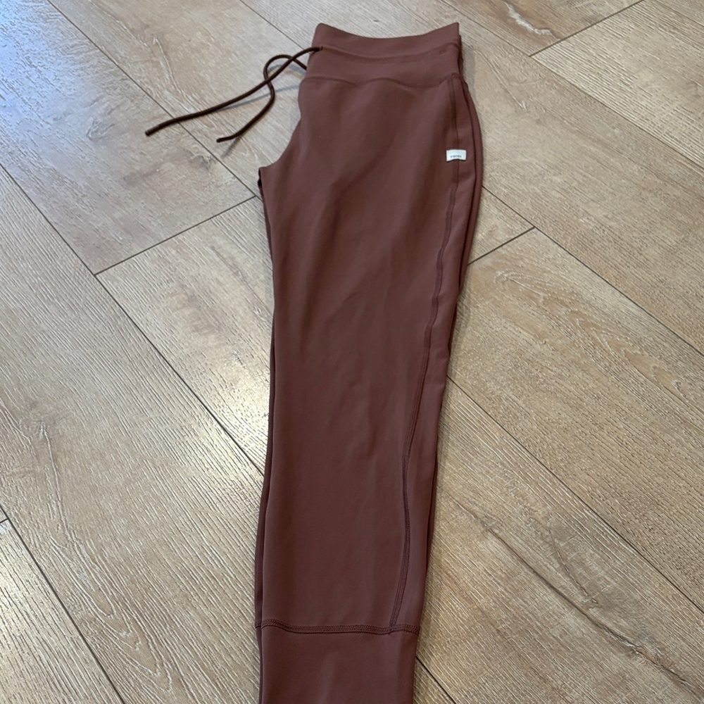 Vouri size L Daily Leggings. Looks like a brown maroon color.